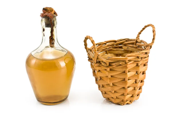 Garrafa velha selada de vinho branco com cesta — Fotografia de Stock