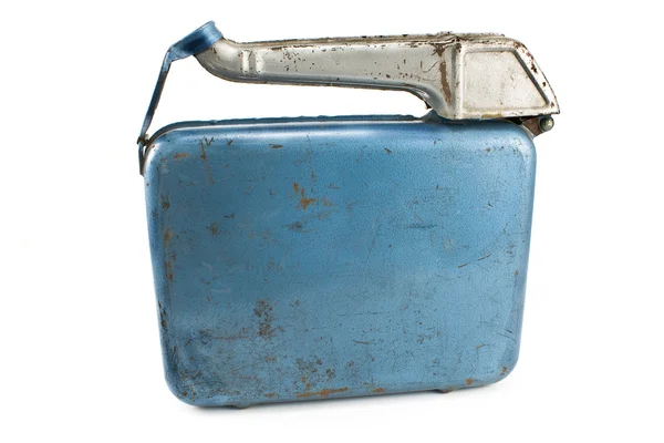 Старая ржавая канистра с бензином и крышкой — стоковое фото