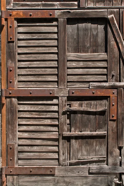 Vecchia porta in legno arrugginito — Foto Stock