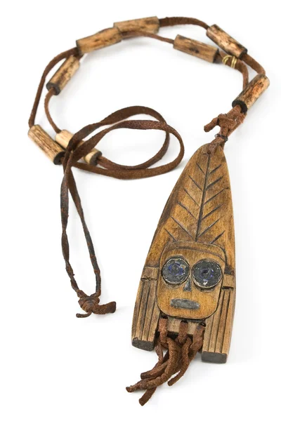 Collier en bois avec pendentif de femme africaine — Photo