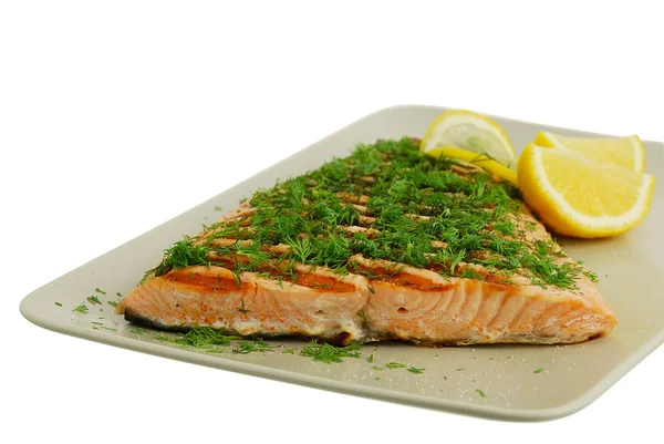 Lososovou rybí filé na roštu s zelené zeleniny a citronem — Stockfoto