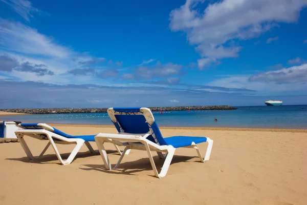 Deux chaises sur la plage — Photo