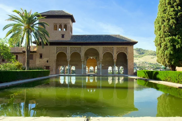 Alhambra från Granada, Spanien — Stockfoto