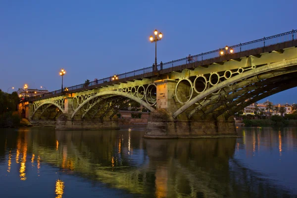 Puente de Triana, el puente más antiguo de Sevilla — Foto de Stock