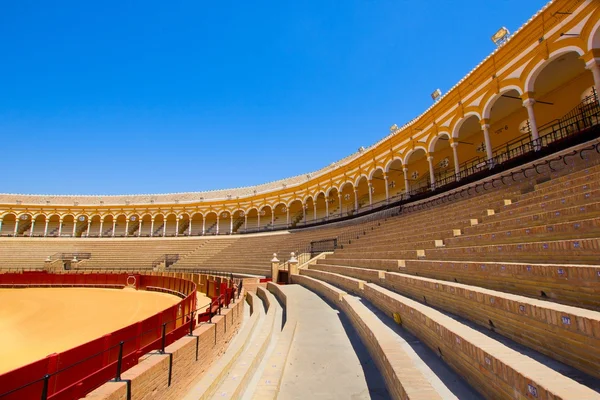 Koltuklar, boğa güreşi arena, sevilla, İspanya — Stok fotoğraf