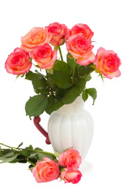 Bir buket pembe gül.