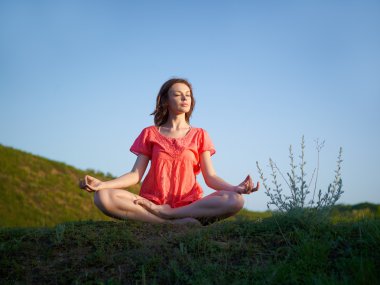 kadın meditasyon lotus poz