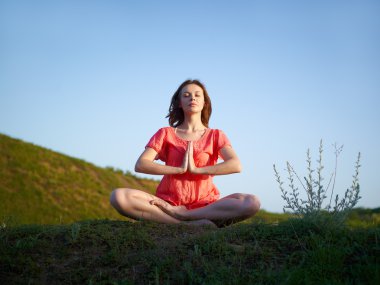 kadın meditasyon lotus poz