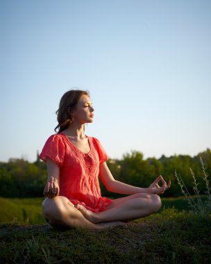 kadın meditasyon lotus poz