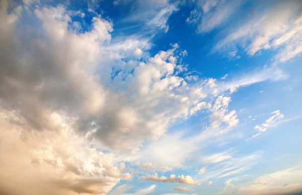 Ciel nuageux bleu — Photo