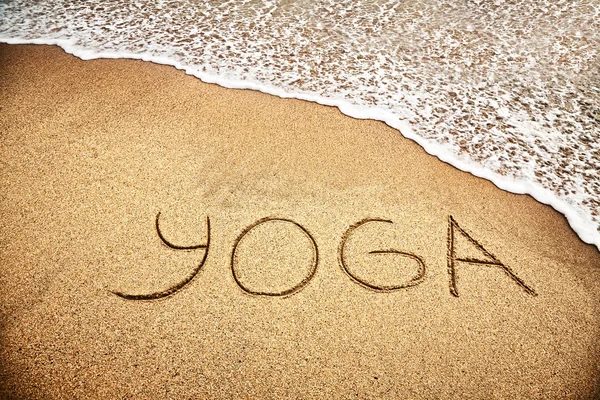 Йога на піску — стокове фото
