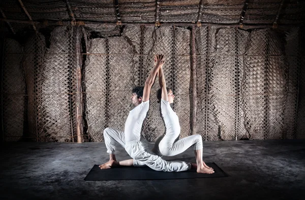 Yoga en couple en Inde — Photo