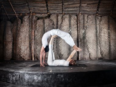 Acro yoga