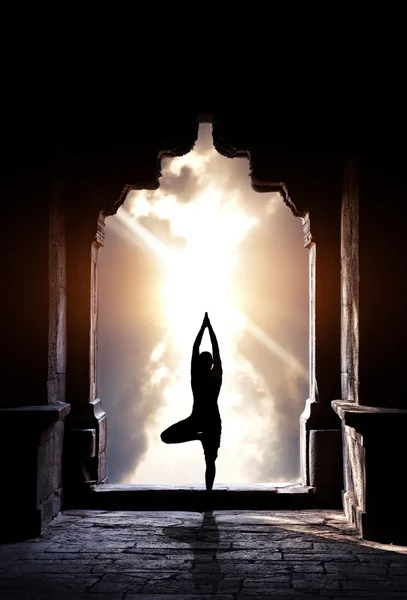 Yoga nel tempio — Foto Stock