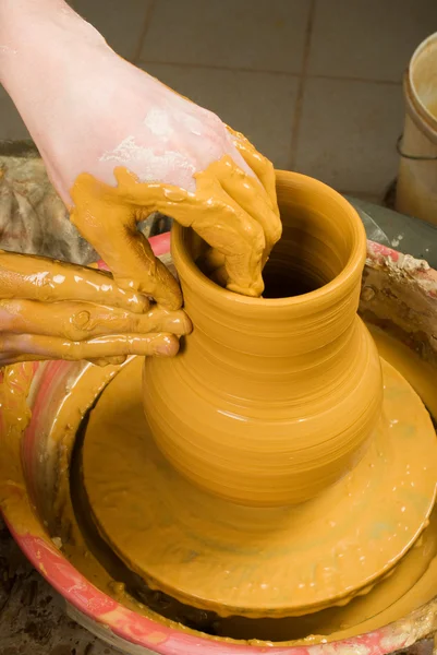 Hands of a potter, creating an earthen jar of white clay — Stock Photo, Image