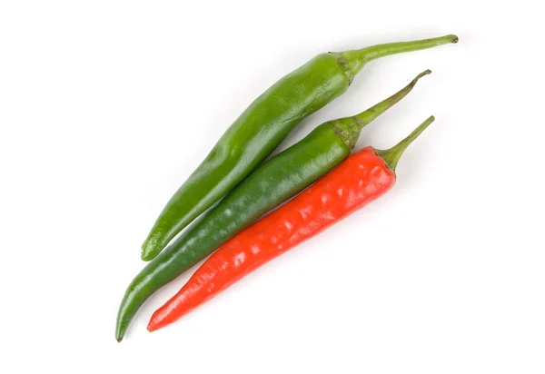 Chilli papričky na bílém pozadí — Stock fotografie