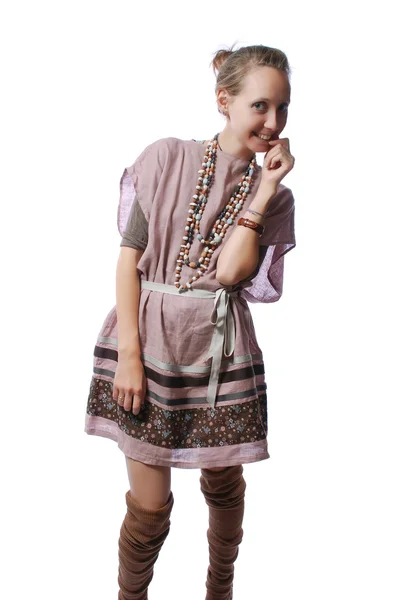 Jeune fille en robe ethnique — Photo
