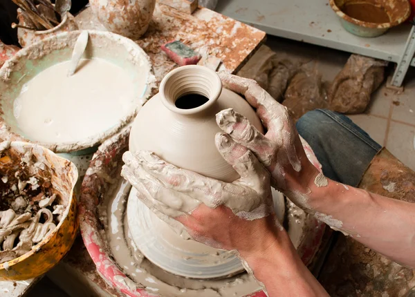 Potter creating earthen jar on the circle — Stock Photo, Image