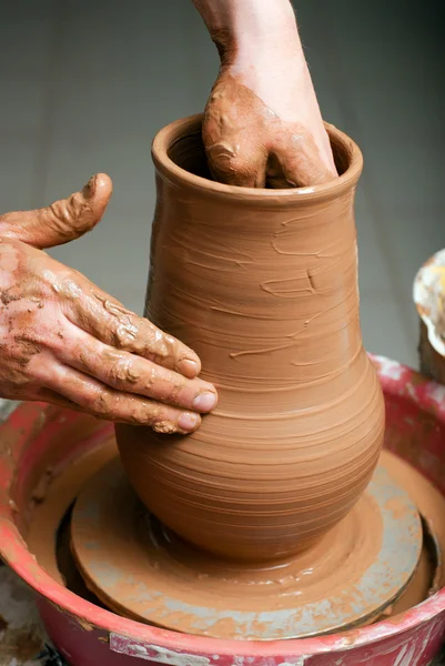 Hands of potter — Stock Photo, Image
