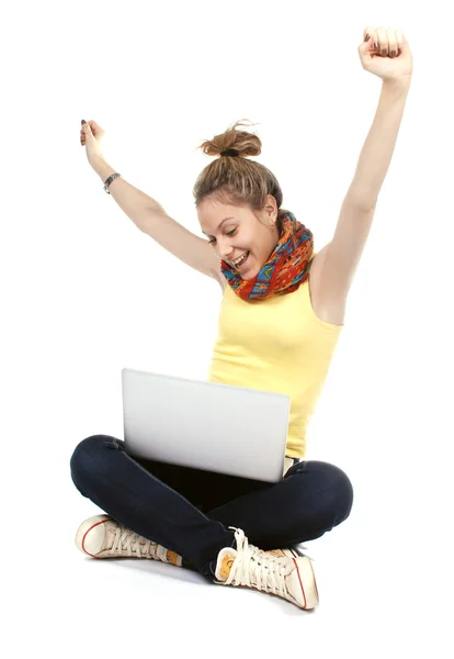 लैपटॉप के साथ लड़की एक सफेद पृष्ठभूमि पर अलग — स्टॉक फ़ोटो, इमेज