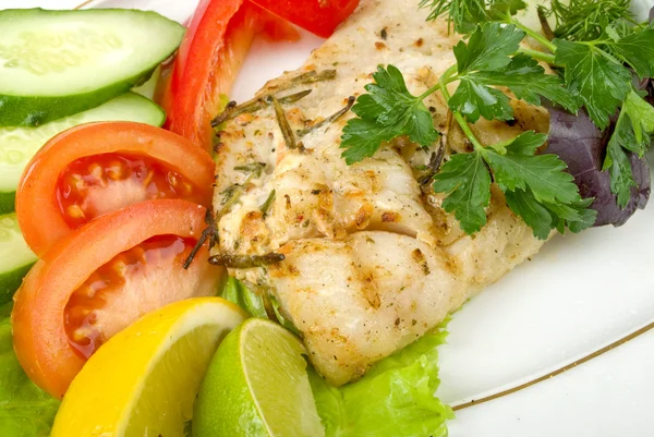 Grillezett ételek - grillezett hal, paradicsom — Stock Fotó