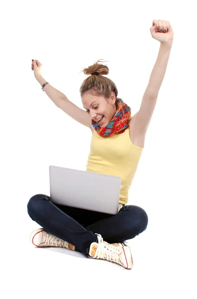 Meisje met laptop - geïsoleerd op een witte achtergrond — Stockfoto