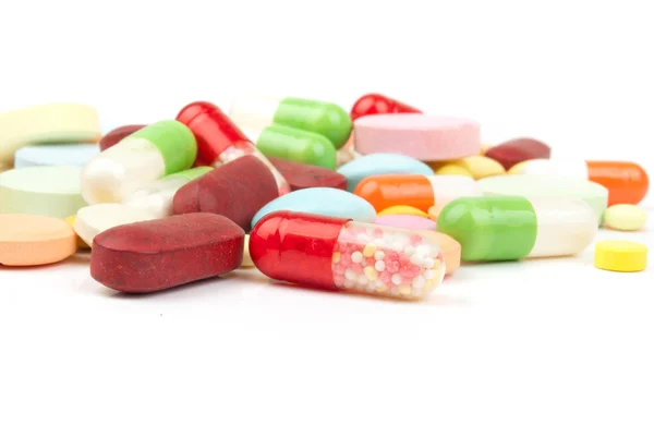 Pillen geïsoleerd op witte achtergrond — Stockfoto