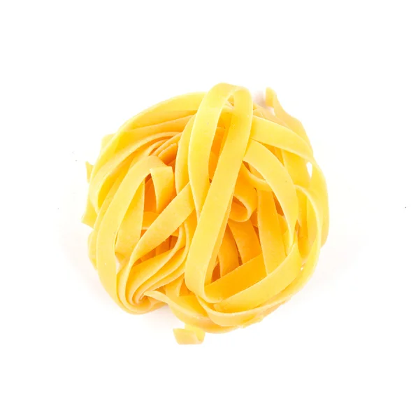 Una porción de pasta italiana tagliatelle aislada en blanco — Foto de Stock