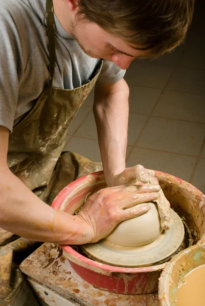 Potter working at his workshop — Stock Photo, Image