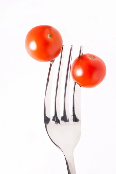 Dwa pomidory cherry na widelec — Zdjęcie stockowe