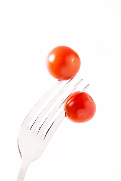 Две томатные вишни на вилке — стоковое фото