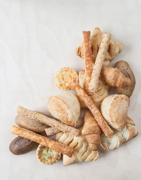 Διάφορες μικρές ψημένο ψωμί και ψωμάκια — Φωτογραφία Αρχείου
