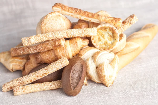 Διάφορες μικρές ψημένο ψωμί και ψωμάκια — Φωτογραφία Αρχείου