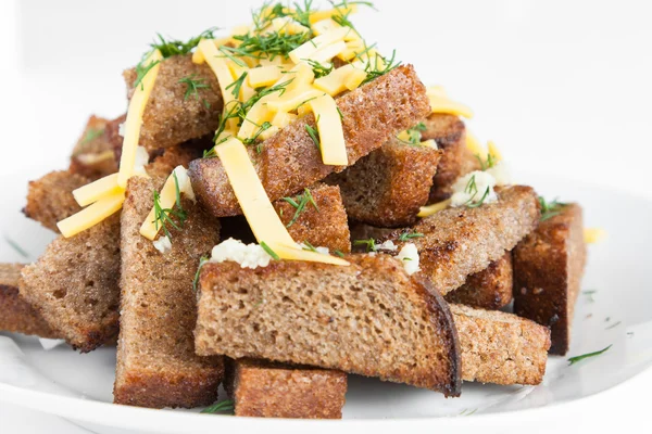 Жареный суп из хлеба с сыром и чесноком — стоковое фото
