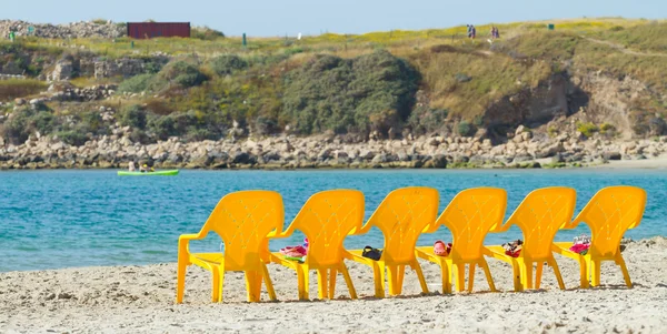 Deniz ve sandalyeler — Stok fotoğraf
