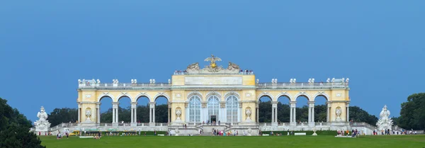 Schonbrunn palácio parque — Fotografia de Stock