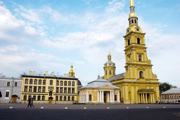 Iglesia de Pedro y Pablo en la Fortaleza de Pedro y Pablo en Petersburgo, Rusia —  Fotos de Stock