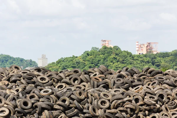 Neumáticos viejos montón — Foto de Stock