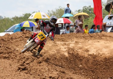 muaklek, Tayland - Ağustos 05: tanımlanamayan binici katıldığı yarışma supercross Şampiyonası Tayland, Ağustos 05, 2012 muaklek, saraburi, thailand