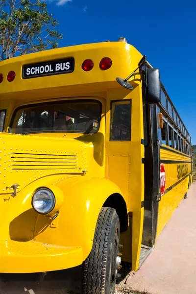 Κίτρινο σχολικό λεωφορείο — Φωτογραφία Αρχείου