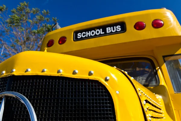 Autobús escolar amarillo —  Fotos de Stock