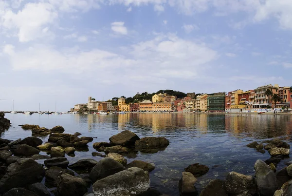 在著名的小镇，在利古里亚、 意大利塞斯沉默湾 — 图库照片