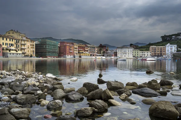 Stilte baai in sestri levante, beroemde kleine stad in Ligurië, Italië — Stockfoto