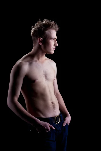 Ung man med naken överkropp — Stockfoto