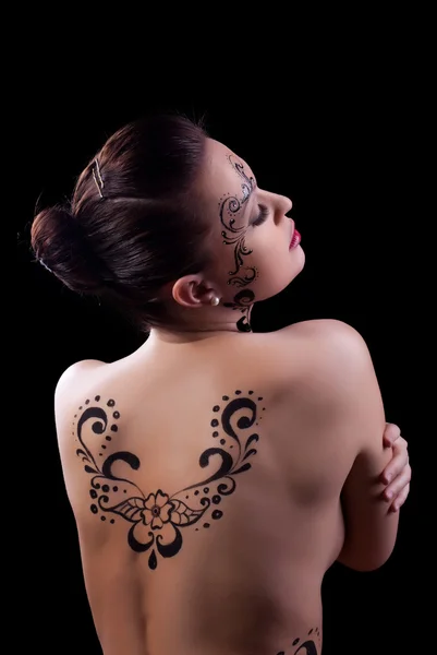 Çıplak esmer kadın sanat makyaj ile — Stok fotoğraf