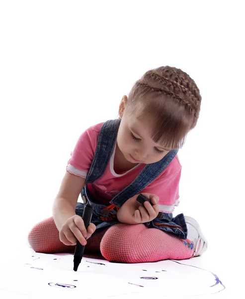Симпатична дівчинка малює на підлозі — стокове фото