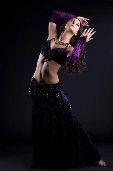 Pretty oriental dancer with long hair — Stock Photo, Image