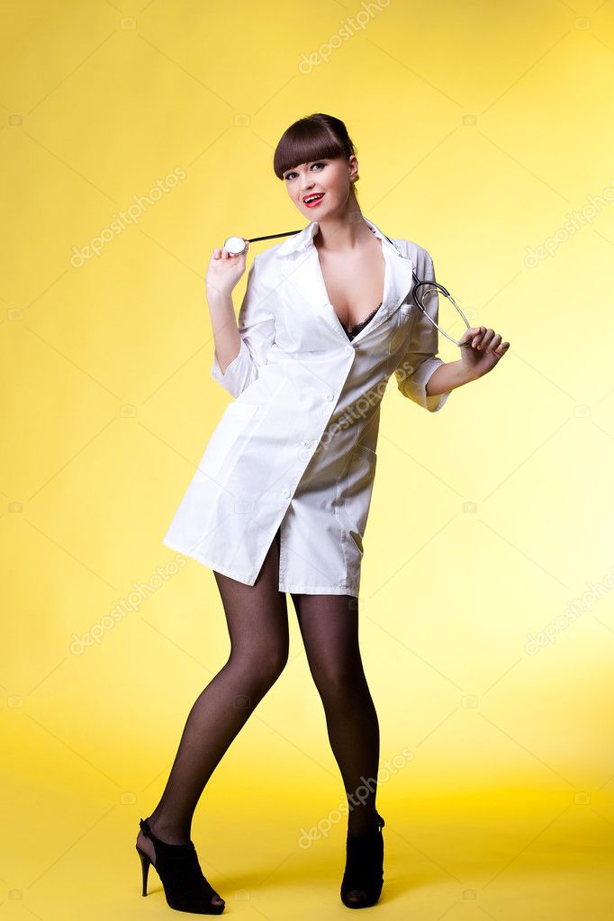 Фото Сексуальная медсестра со шприцем и капельницей, art by Hisashi