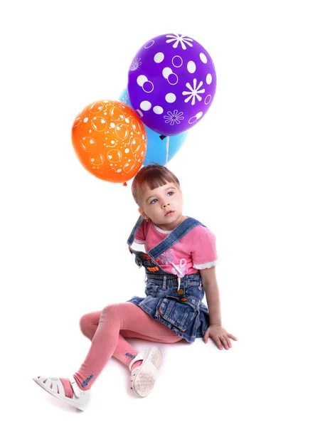 Liten flicka med färgade ballonger — Stockfoto