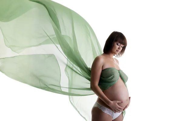 Mujer embarazada bonita con tela de soplado verde —  Fotos de Stock